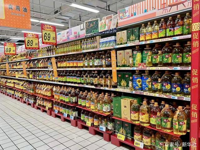 12月7日,哈尔滨大润发超市道外店内货物充足.(受访者供图)