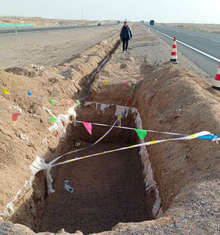 在沙漠深处也能享受到与城市一样畅通的通信服务——新疆电信助力世界首条绕沙漠环形铁路建设