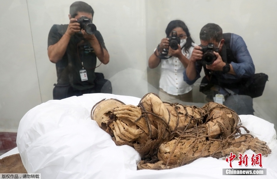 秘鲁发现800年前木乃伊身体被绳子捆住双手蒙脸