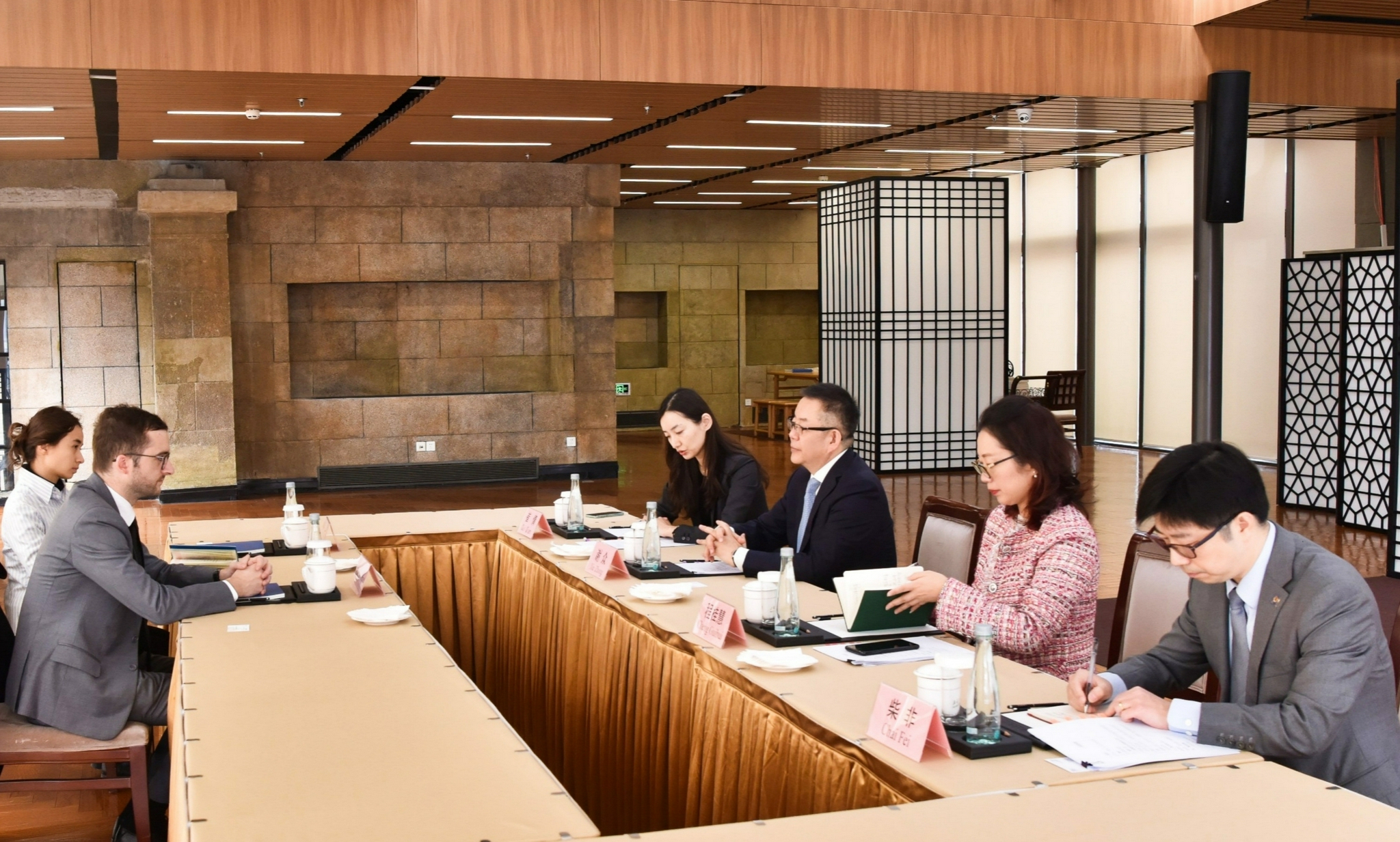 上海清算所谢众董事长会见法国驻华大使馆柯君扬参赞