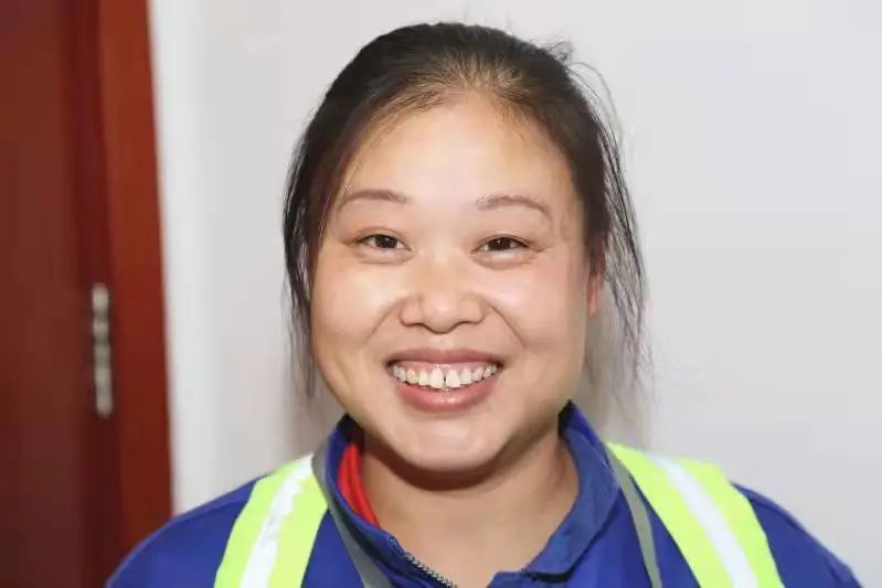 也温柔了岁月一张张舒展的笑脸是东航人最美的容颜疫情之下你的笑容