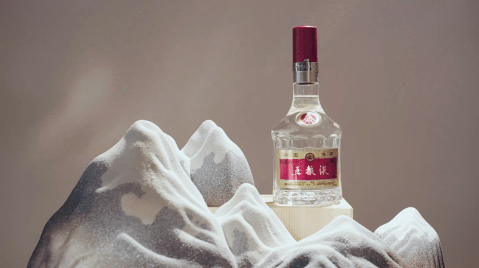 一瓶拍出98万的五粮液，这背后的惊人秘密竟然是一坨活了637年的泥巴！_