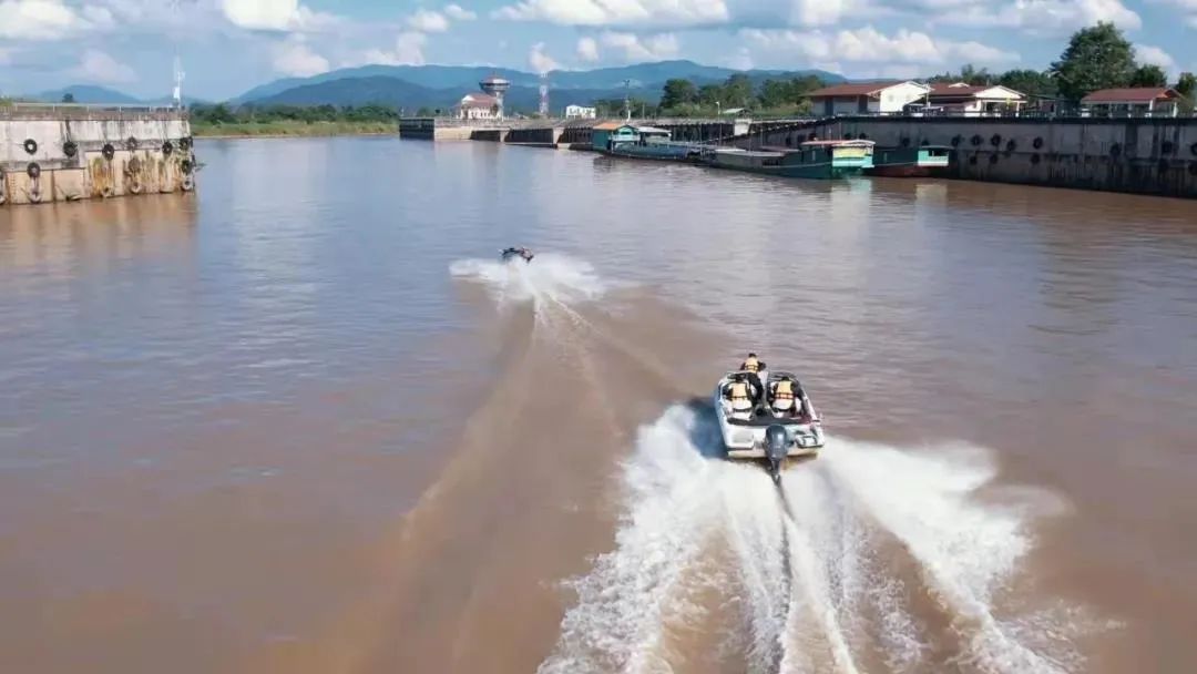 中老缅泰四国执法部门举行湄公河联合巡逻执法“守望—2021”拉动演练