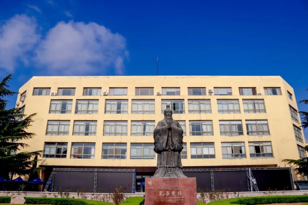 博文楼6睿思楼——法学院义正辞严锄强扶弱,剑胆琴心济困扶危