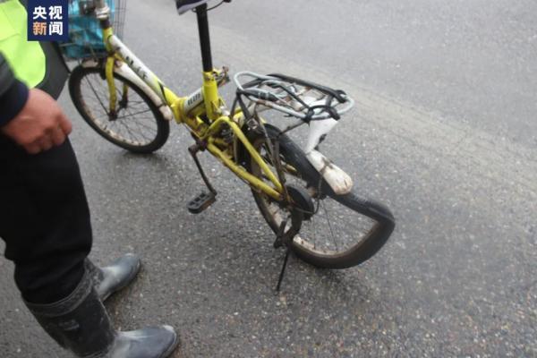 老人车祸后坚称没事交警赶到现场发现不对劲