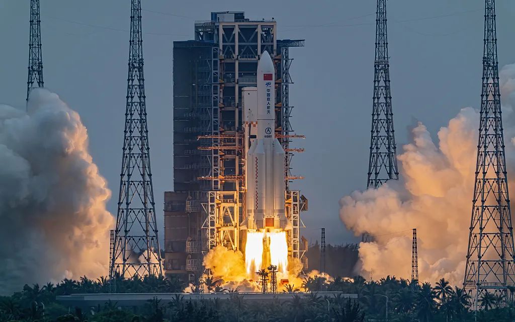 长征五号火箭发射天和号空间站核心舱(图片来源:视觉中国)