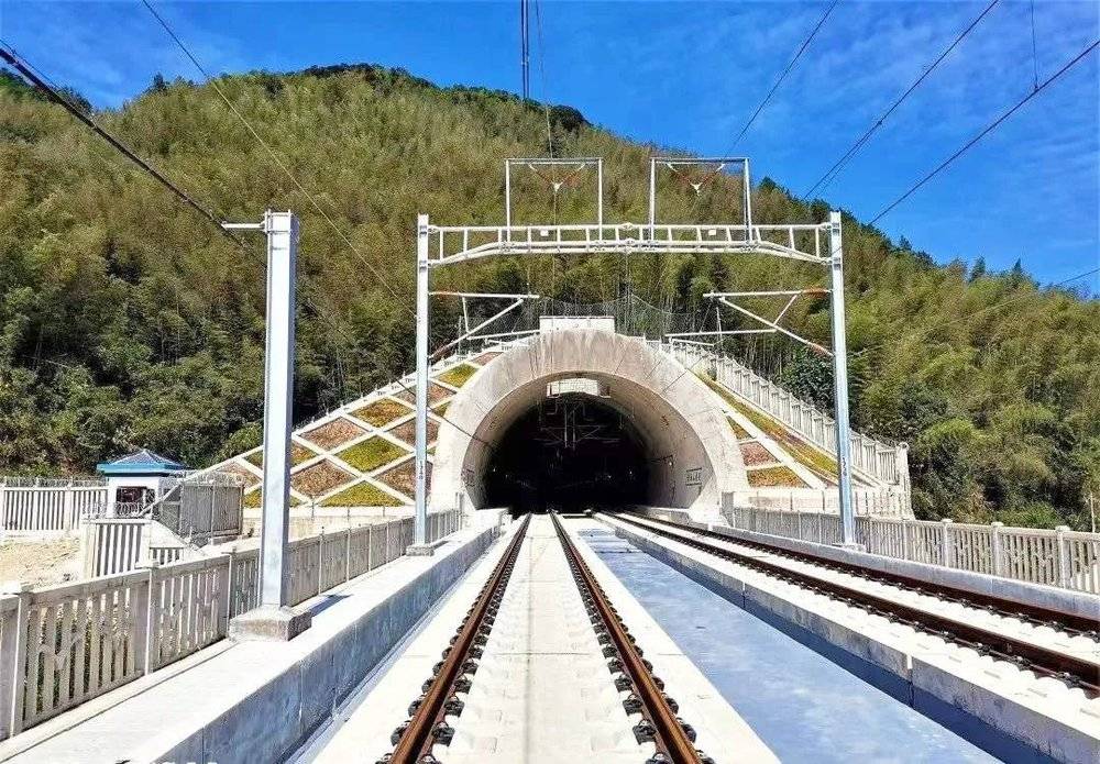 赣深高铁江西段第三长隧道(图:南昌铁路)