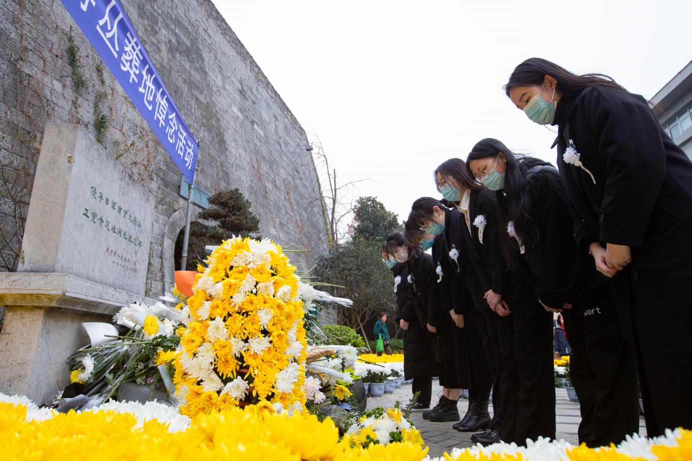 国家公祭日前夕 南京多地举行悼念活动|南京市_新浪财经_新浪网