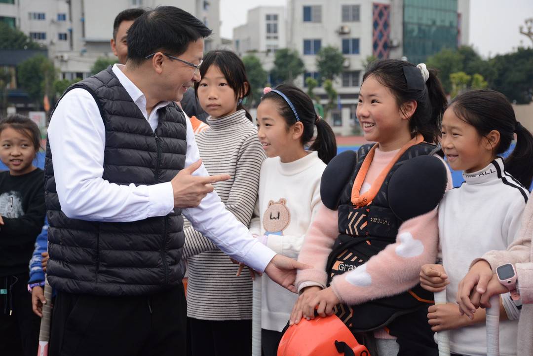 我不是网红 只想做有温度的教育人丨2021·刻度|犍为_新浪财经_新浪网