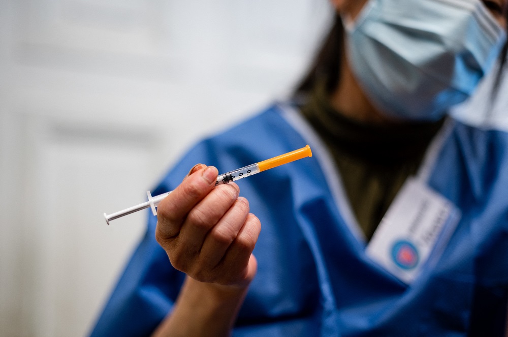 12月7日，法国接种新冠疫苗现场 澎湃影像图