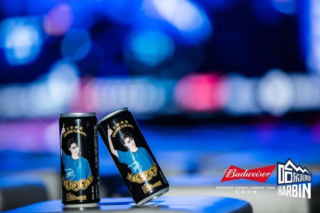 2021年百威旗下啤酒品牌哈尔滨啤酒推出的公益款无醇啤酒