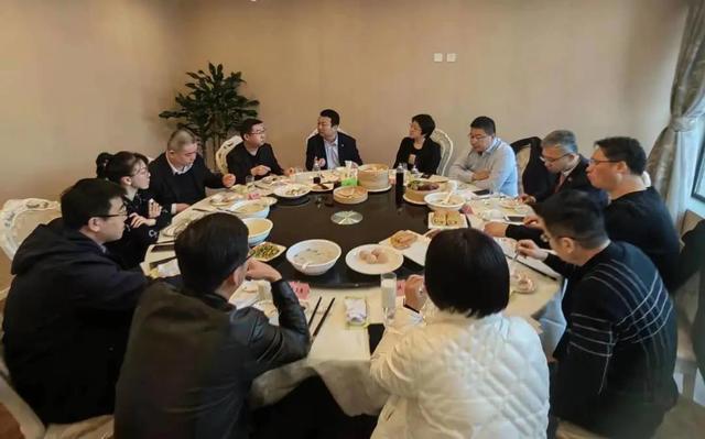 新城公司举办早餐圆桌会共话新城低碳建设