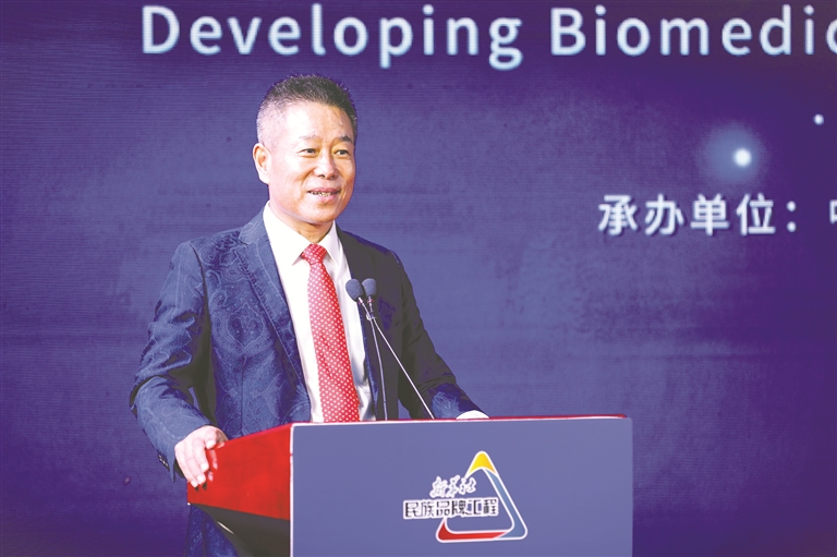 秘书长宫喜祥(左二),深圳市人民政府党组成员,副市长余钢(右一),在