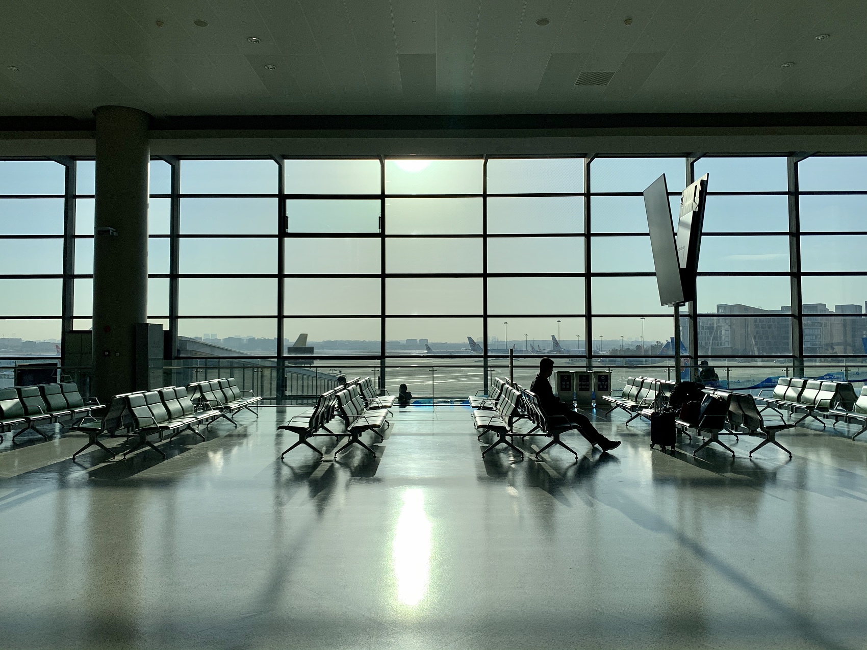 上海机场百亿重组年内市值蒸发超600亿机场茅重现辉煌