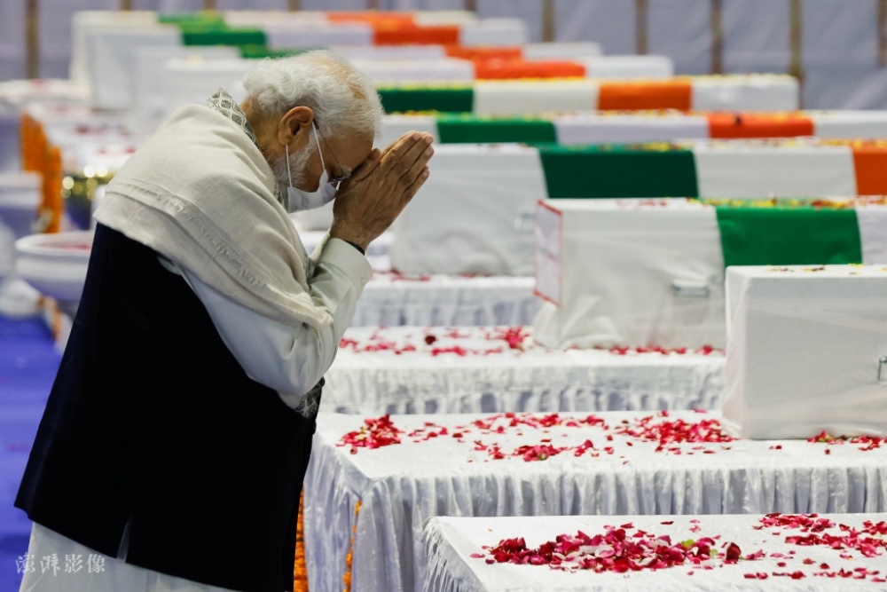 ӡ�ȹ�����ı�����屻�������µ��� ����Ī�ϵ��� ͼԴ IC Photo