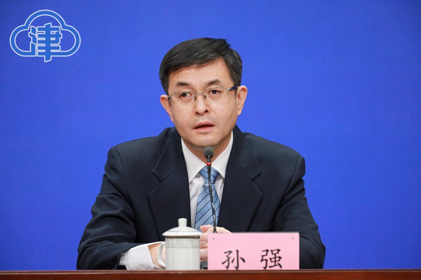 孙强介绍:"今年,河东区有三条民心工程道路建成通车.