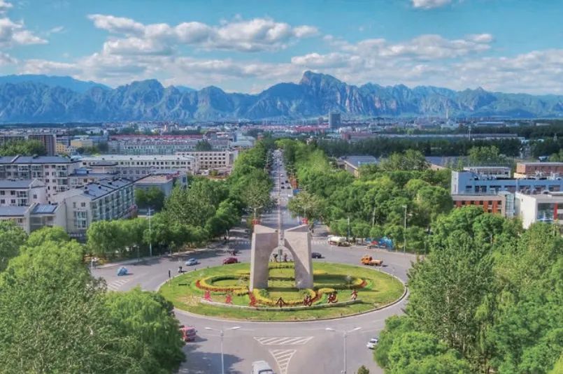 图为进入延庆城区的道路.