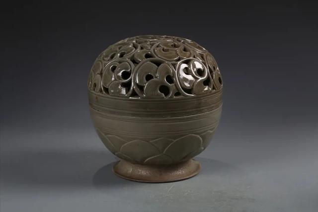 北宋双凤纹青瓷粉盒▲北宋青瓷刻划花碗沙埠窑遗址器物种类以青瓷为主