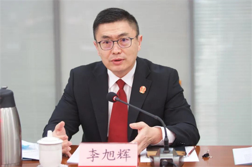 最后,李旭辉主任对代表们长期以来对法院工作的关注,支持与监督表示