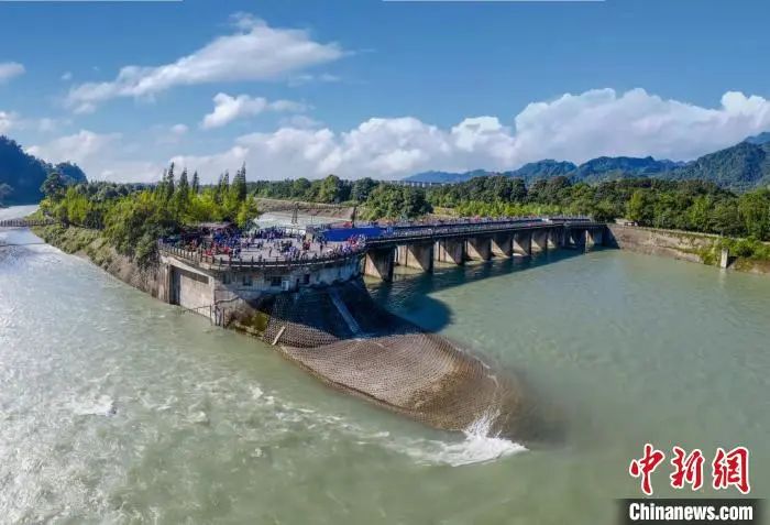 今年大学生遇到最大的一个坎可能是坎儿井