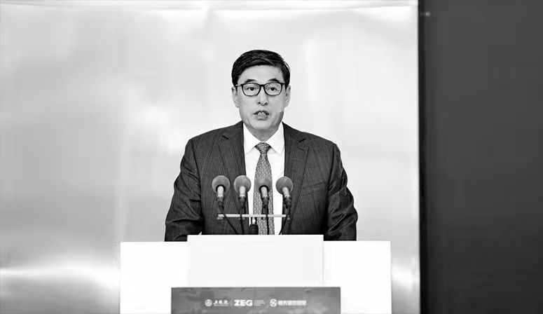(今年6月5日,解直锟率恒天银杏理财会员企业考察五粮液。图片来源/五粮液官网)