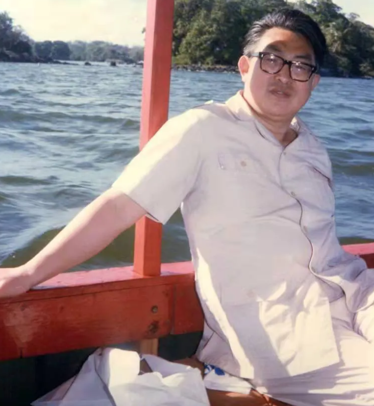 △1986年，徐贻聪留影于尼加拉瓜湖（受访者供图）