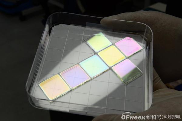 德国研究所设计发光彩色太阳能电池