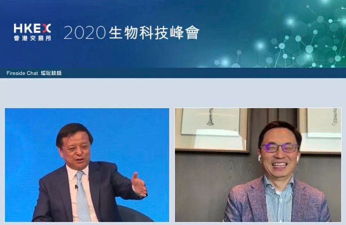 来源：网络，图为张磊（右）与前任港交所CEO李小加对话