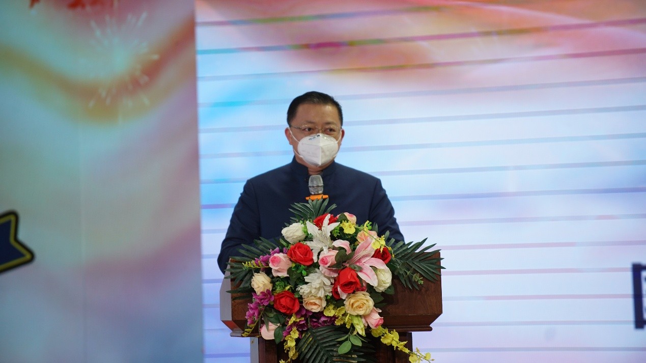 国际救援中心主任卢广峰宣布国际应急中心正式成立并发表宣言.