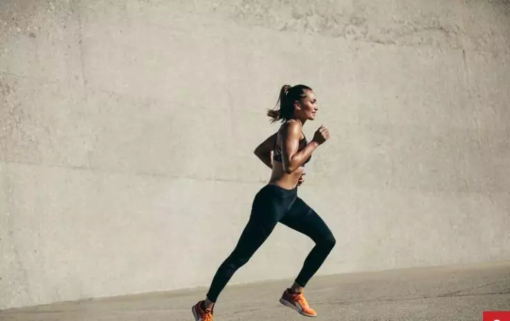 看到她们的美腿,你还认为跑步会粗腿吗?