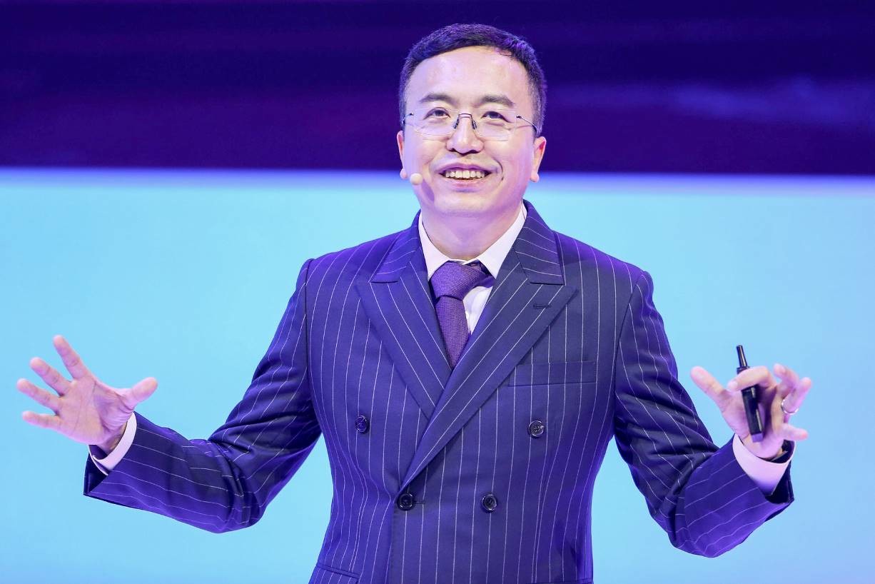 荣耀赵明:荣耀有8000名员工,其中50%是研发人员