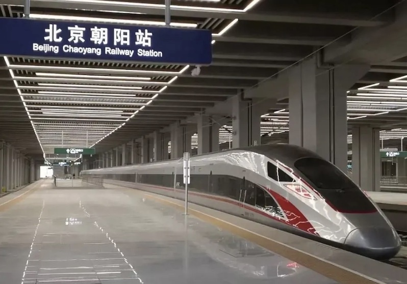 图丨22日早，北京朝阳站开出首趟京哈高铁复兴号列车