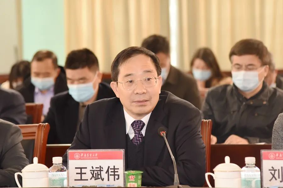 南雄市市委书记王碧安,市委副书记,市长林小龙,市委常委,政法委书记张