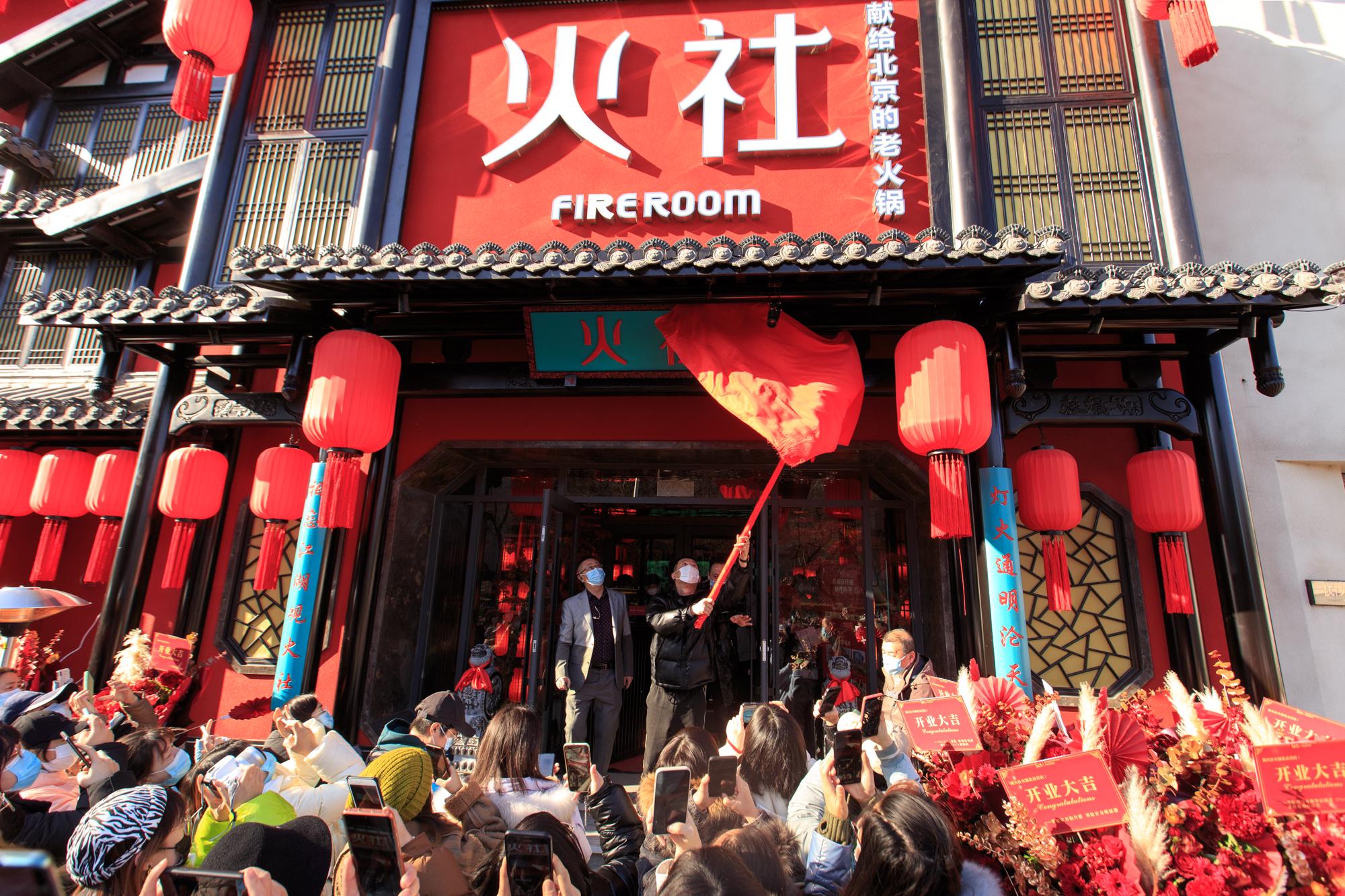 重庆小巷子150:在石阶与火锅味中打捞消失的市井基因