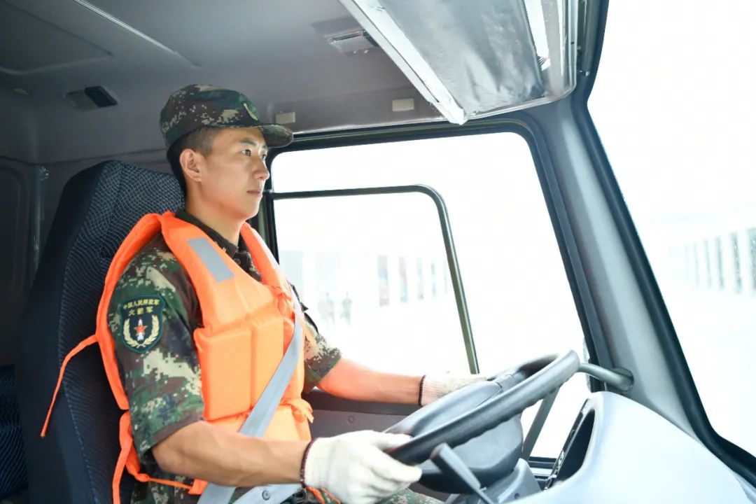 100年100人(94)| 王赟赟:"最牛军车",我们坚定前行