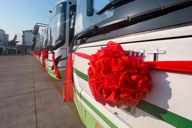 上海：申崇線再添新運(yùn)力，又一批新能源公交車順利抵達(dá)(圖4)