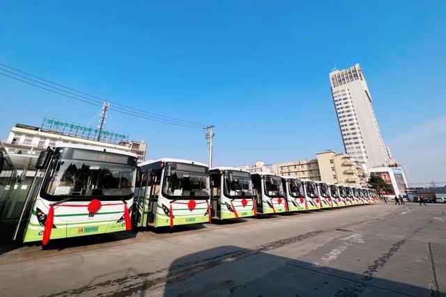 上海：申崇線再添新運(yùn)力，又一批新能源公交車順利抵達(dá)(圖3)