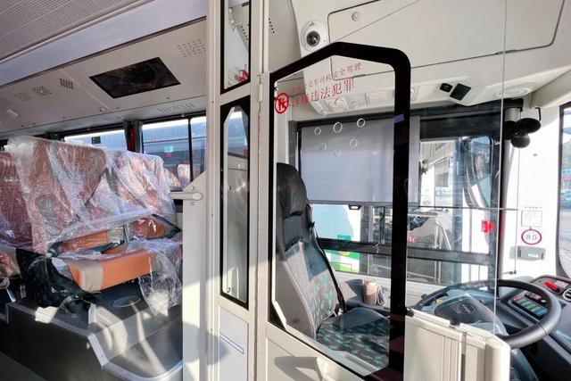 上海：申崇線再添新運(yùn)力，又一批新能源公交車順利抵達(dá)(圖6)