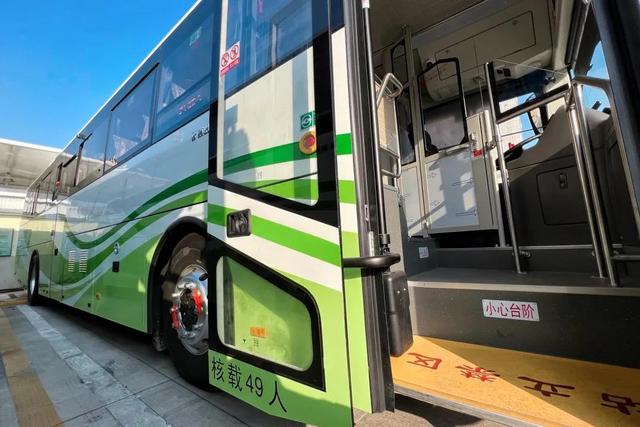 上海：申崇線再添新運(yùn)力，又一批新能源公交車順利抵達(dá)(圖5)