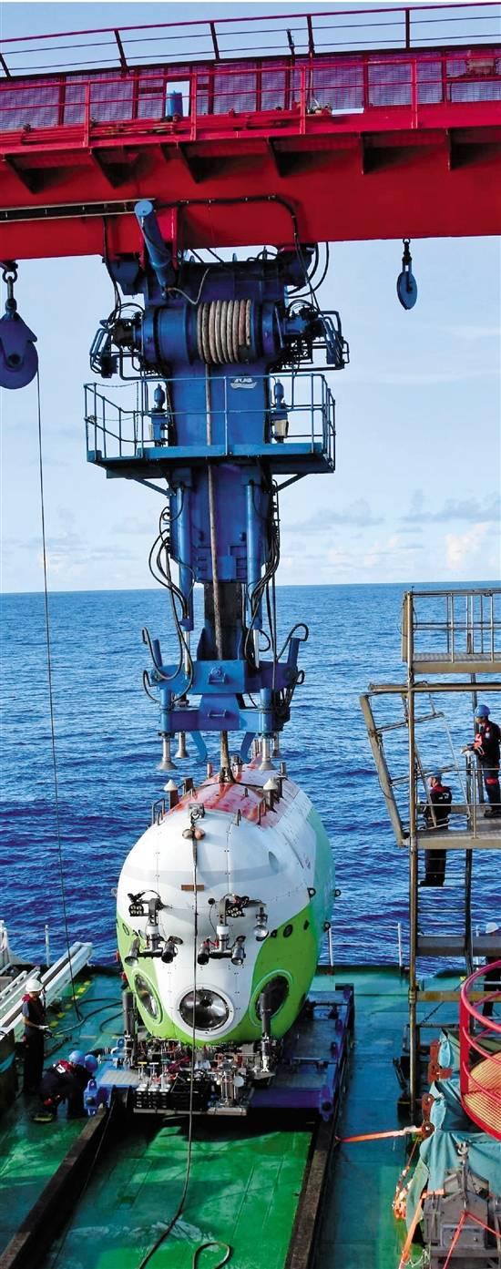 朝着万米深蓝潜进浙大海洋学院师生马里亚纳海沟深潜记