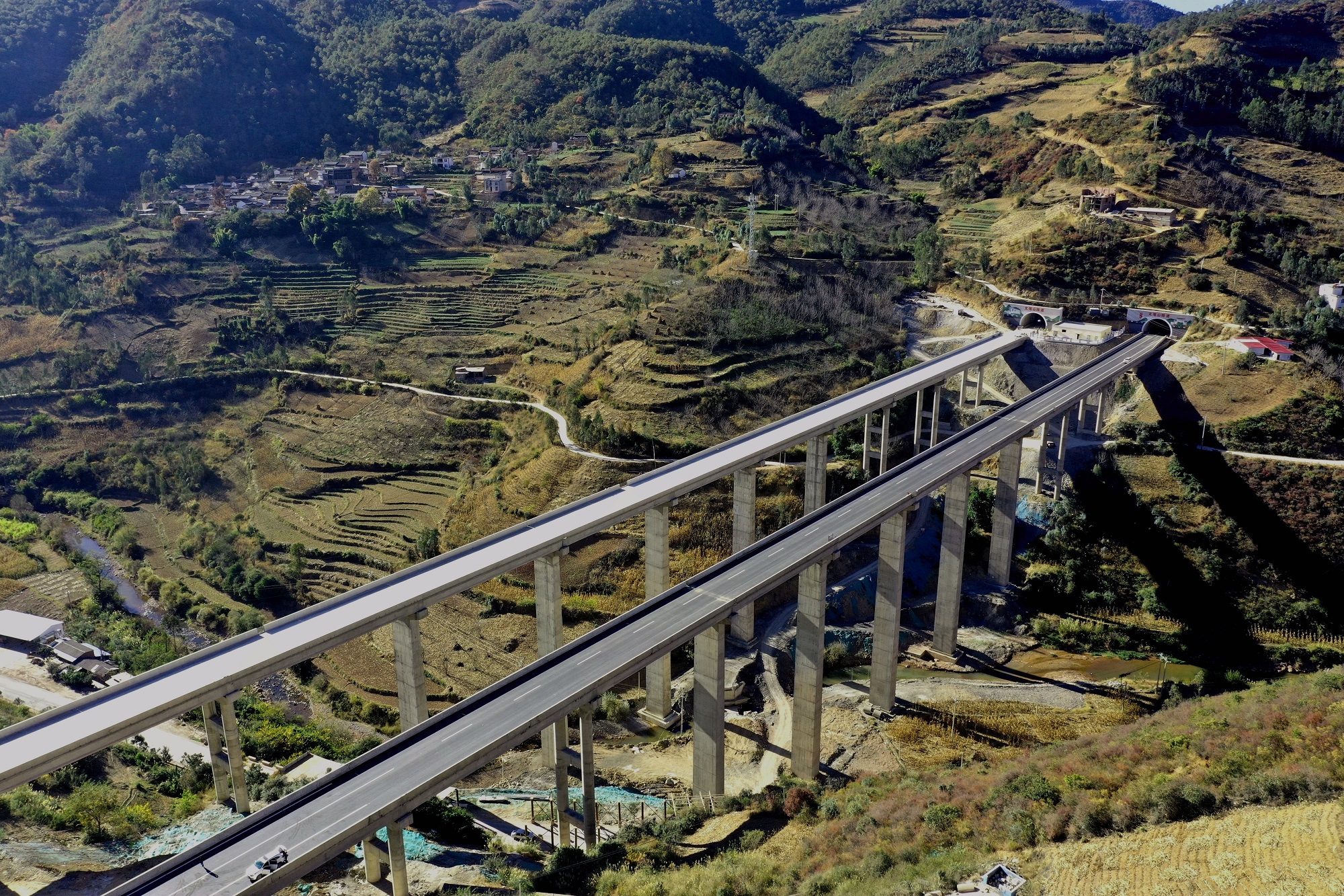 云南大南高速公路巍山段即将建成通车