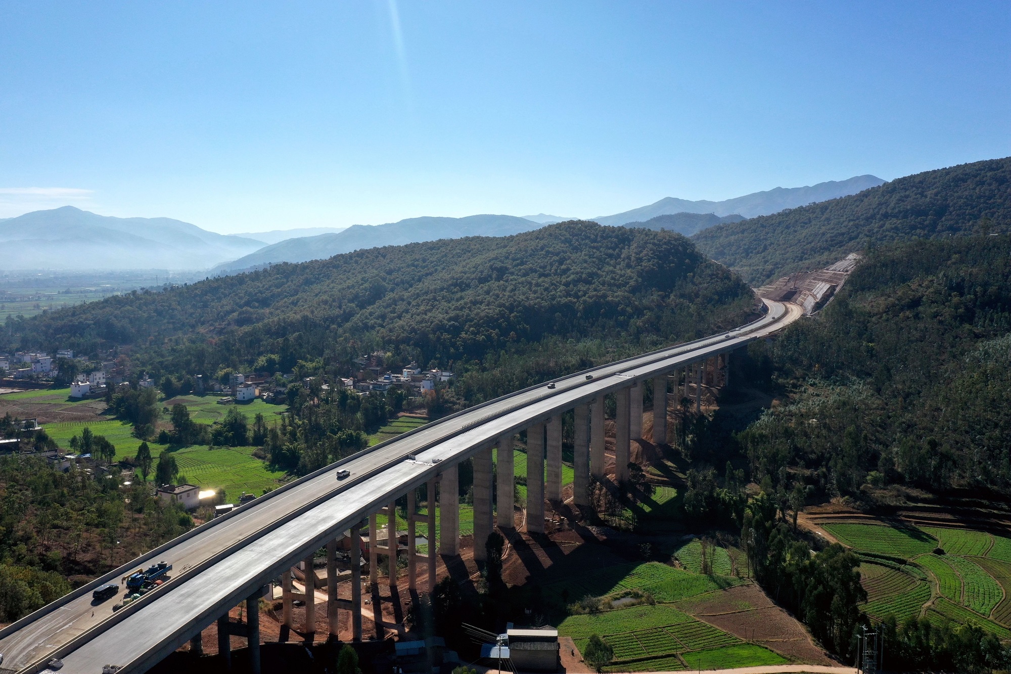 云南大南高速公路巍山段即将建成通车