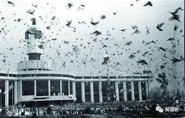 On October 1, 1988, the renovation project of Tianjin Railway Hub was completed and opened to traffic