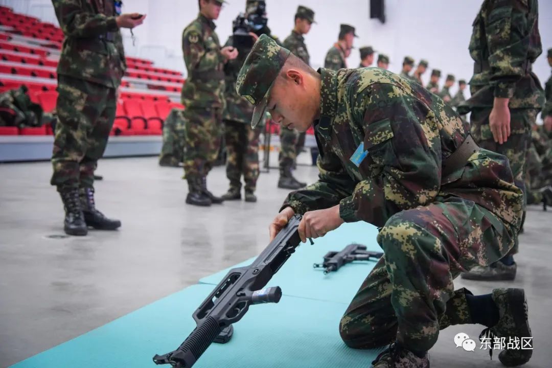 入伍新兵结业考核新任东风快递员毕业大考来了