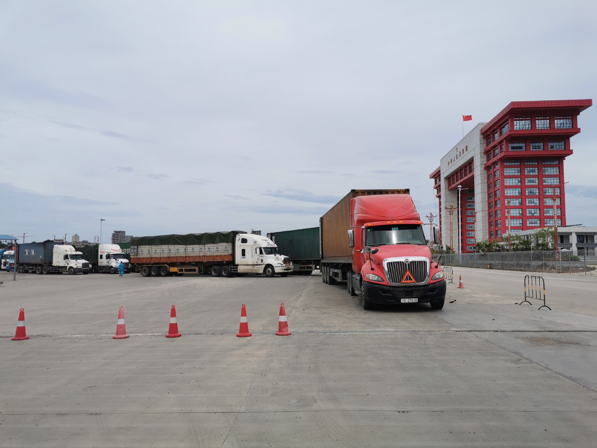 广西离开8个陆地边境口岸城市人员需持48小时内核酸阴性证明