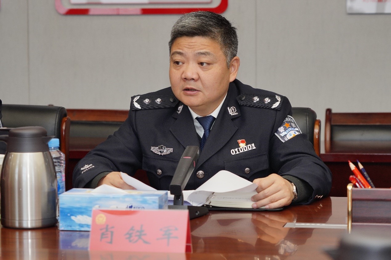 签约仪式上,江西省公安厅党委委员,南昌市政府副市长,公安局长肖铁军