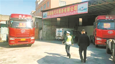 货车司机撞倒行人后逃逸民警一天抓获涉嫌肇事者