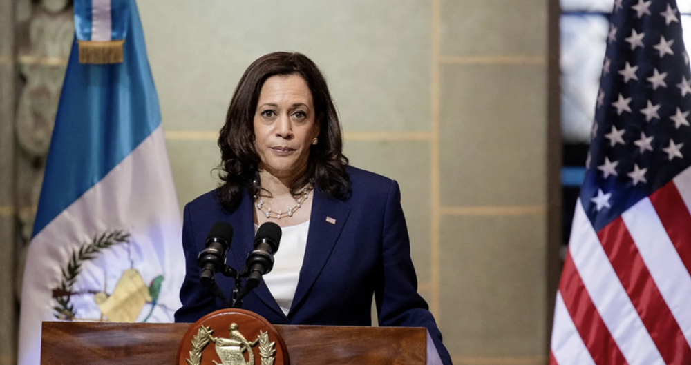 白宫美国副总统哈里斯与一名新冠阳性工作人员有密切接触