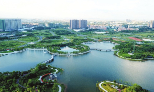 &nbsp;&nbsp;&nbsp;&nbsp;狮山博爱湖.本版图片均由李仁生/摄