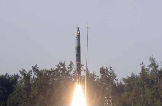月内印度密集试射7款新武器 连续两天发射同型号导弹